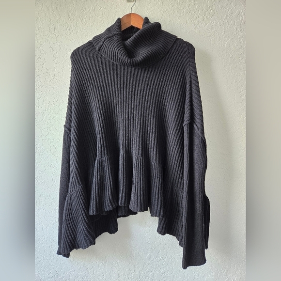 Free People Black Laye Cake Sweater Chunky Oversized Turtleneck Ruffle Hem Small - Picture 4 of 16
